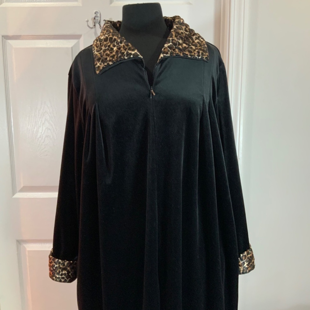 Vintage Black Velvet Leopard Print Details Long Robe Loungewear Size Large - Picture 2 of 11